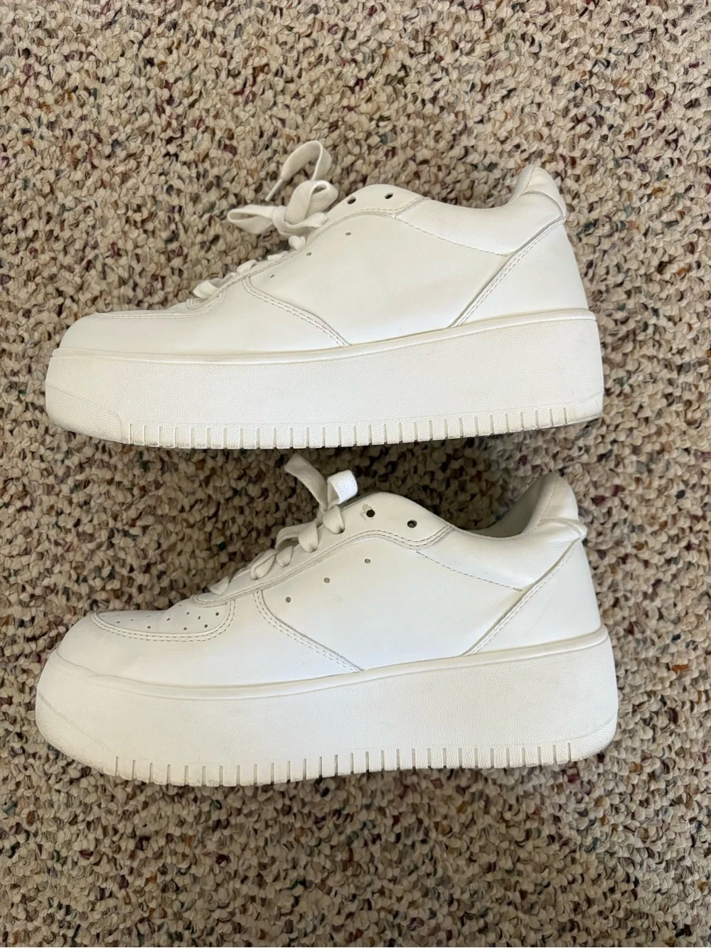 Steve Madden White Leather Lace-Up Sneakers - Picture 1 of 5